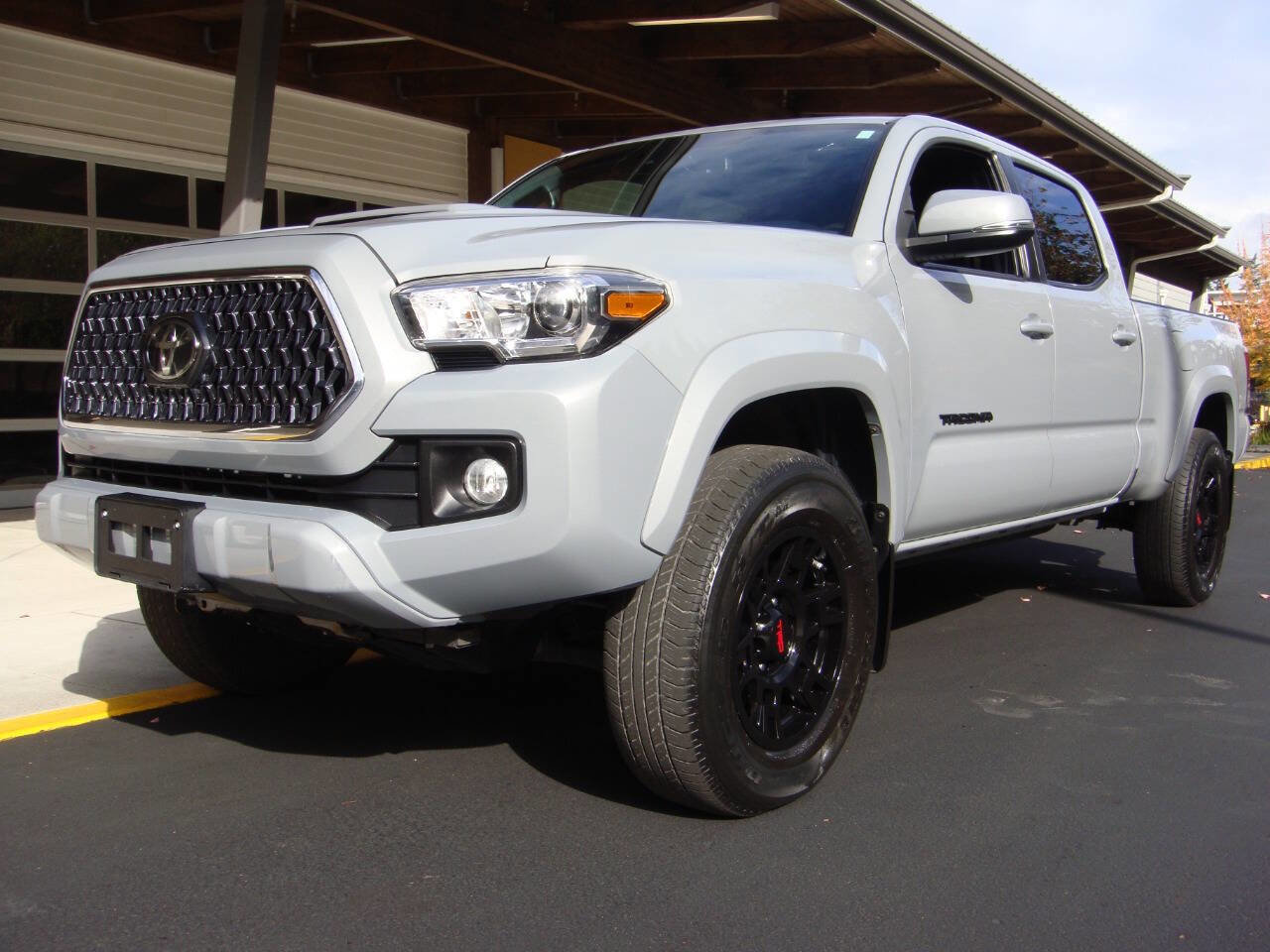 Used 2019 Toyota Tacoma TRD Sport image 3