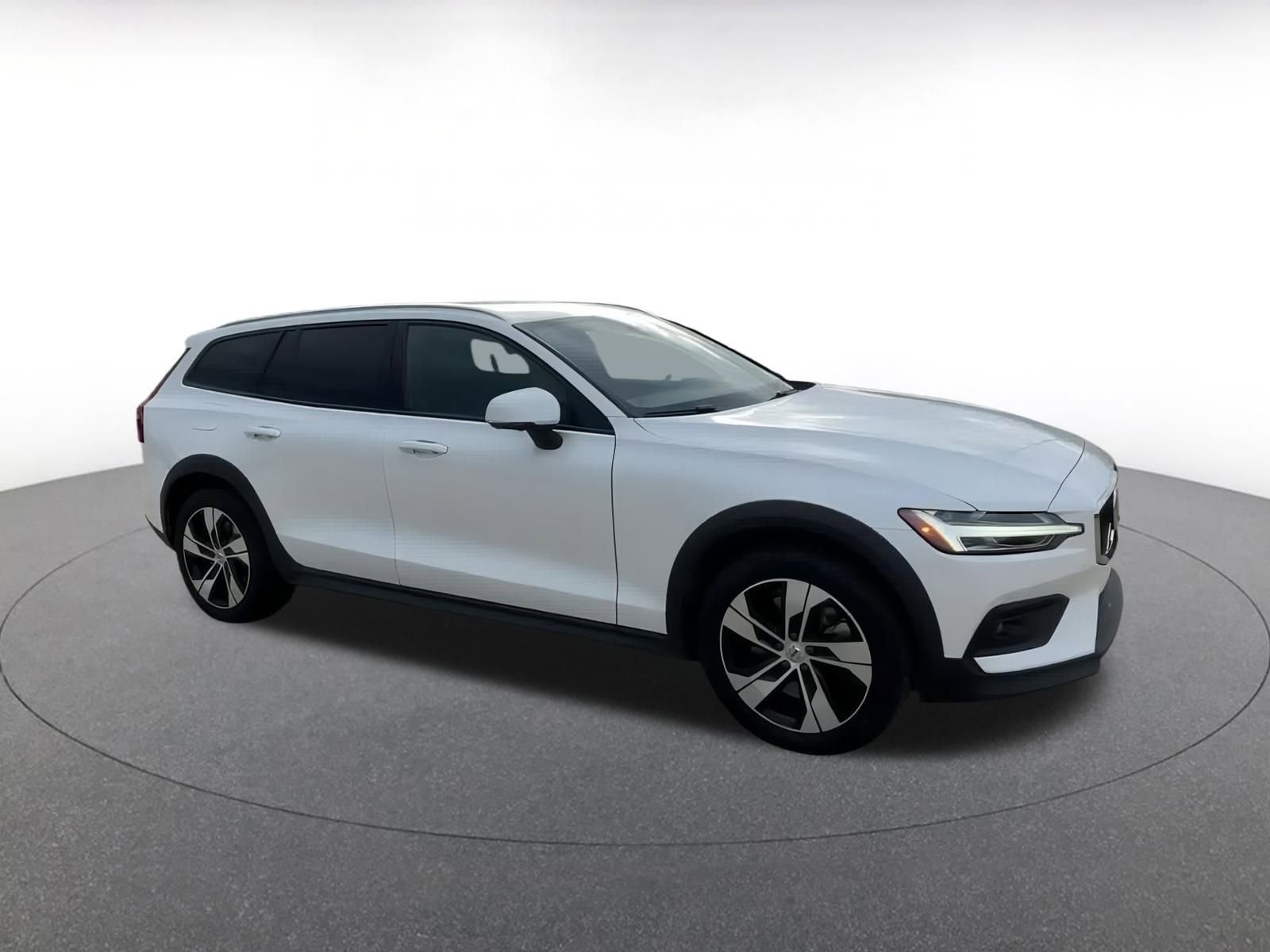Used 2025 Volvo V60 B5 Cross Country Plus video 2