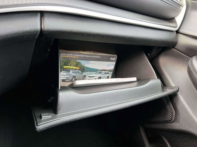 Used 2023 Jeep Grand Cherokee Laredo image 32