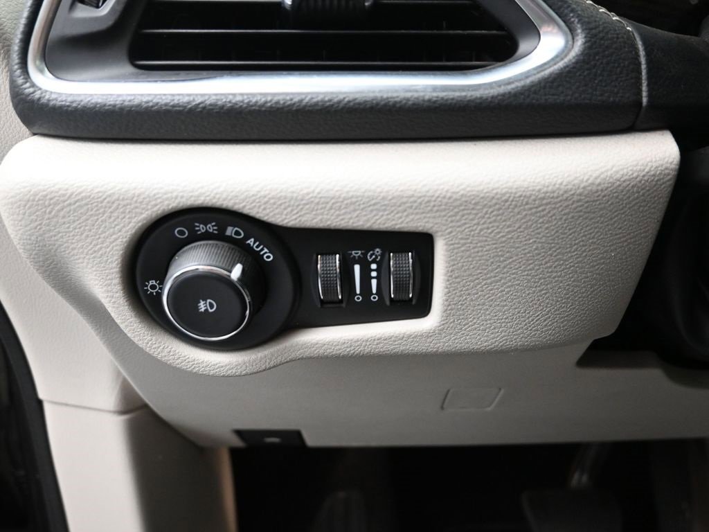 Used 2022 Chrysler Pacifica Limited image 13