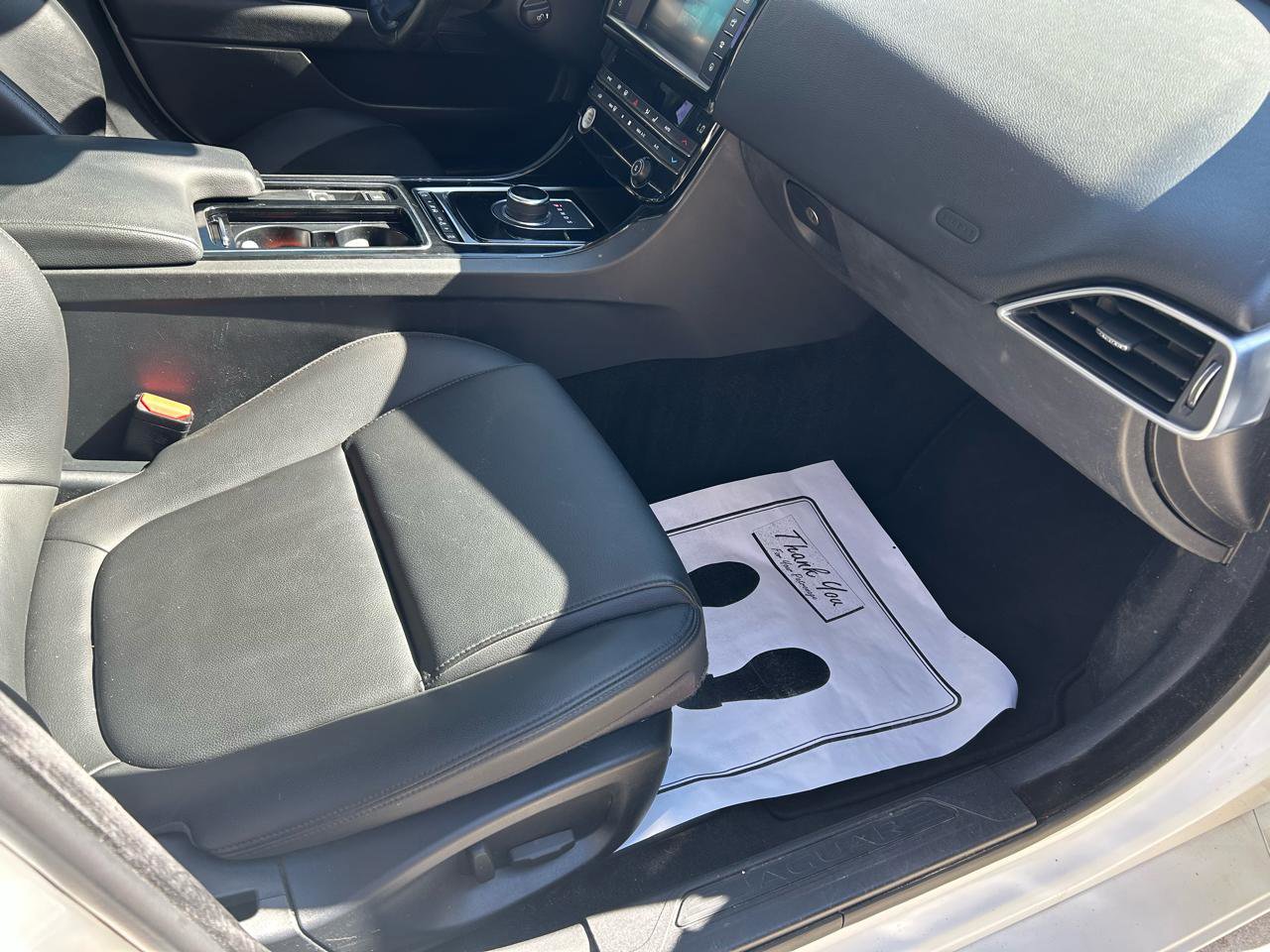 Used 2018 Jaguar XE image 12