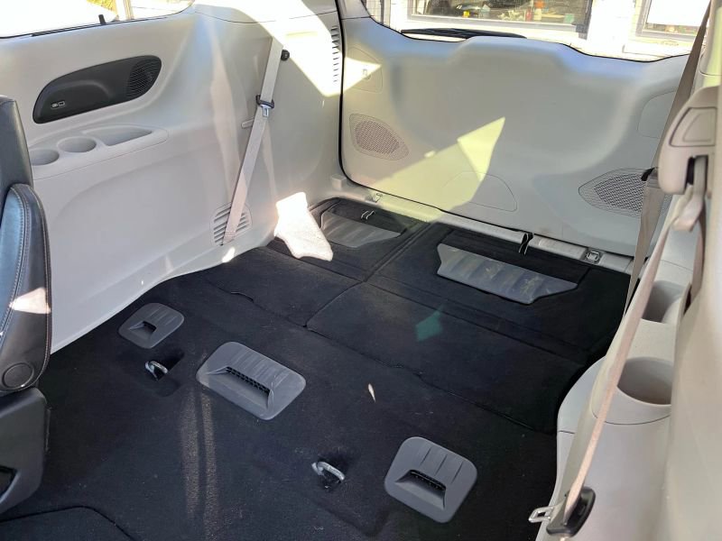 Used 2018 Chrysler Pacifica Touring-L Plus w/ Advanced Safetytec Group image 13