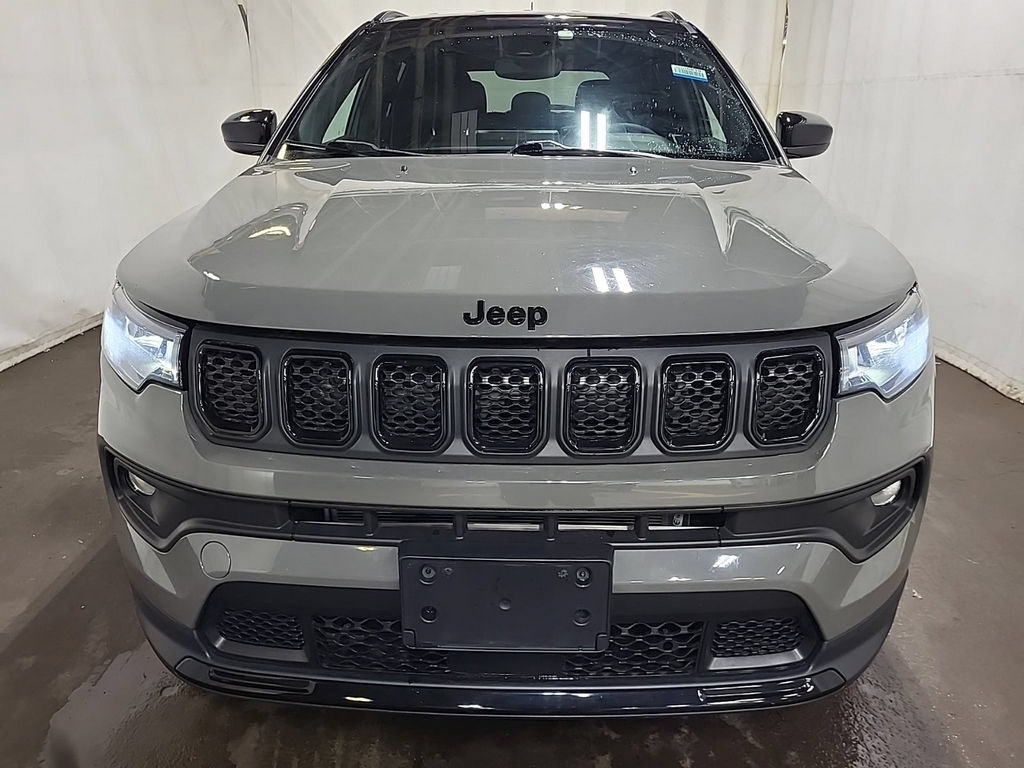 Used 2023 Jeep Compass Latitude AWD/4WD image 3