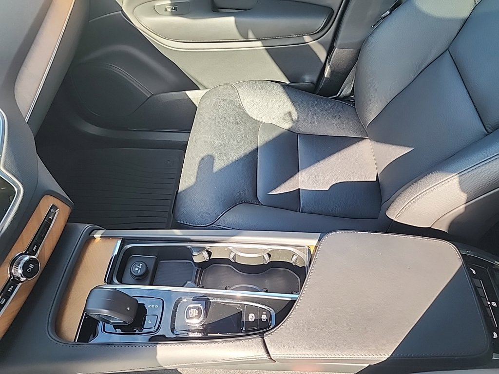 Certified 2024 Volvo XC90 T8 Plus w/ Protection Package Premier AWD/4WD image 12