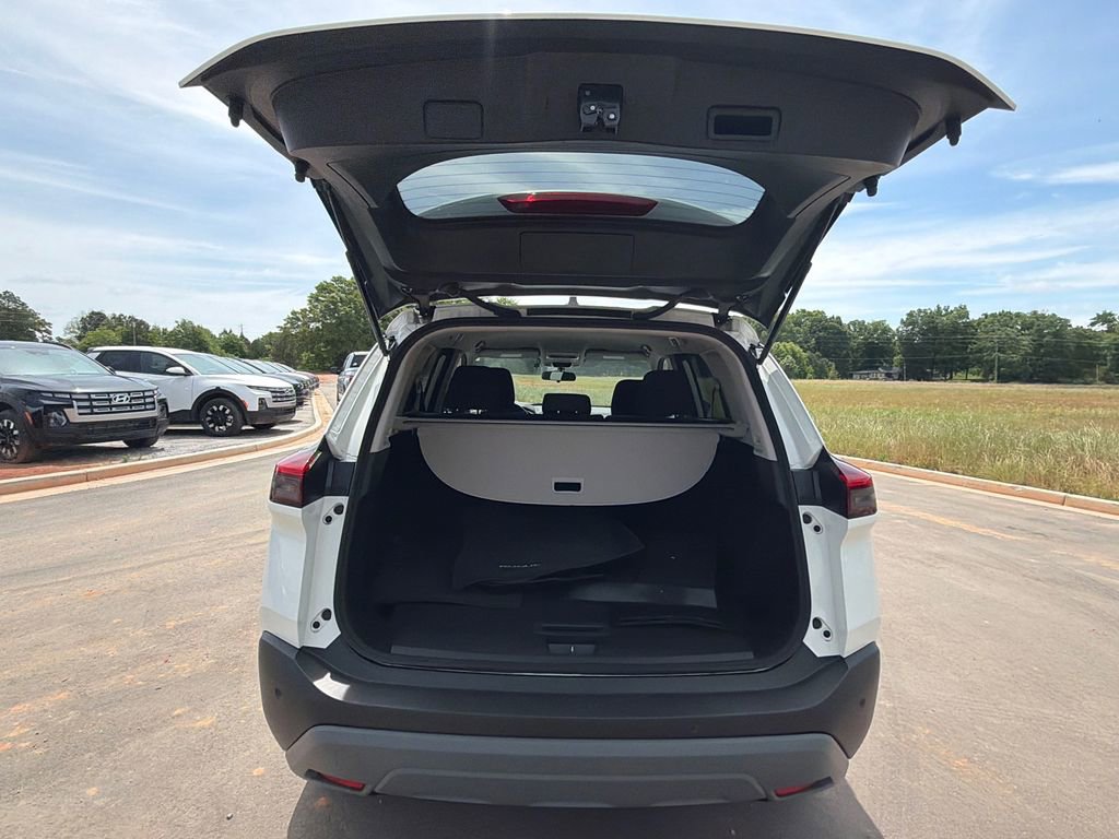 Used 2022 Nissan Rogue S AWD/4WD image 18
