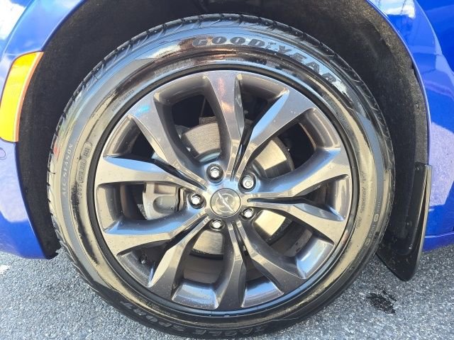 Used 2019 Chrysler Pacifica Touring Plus w/ Advanced Safetytec Group image 28