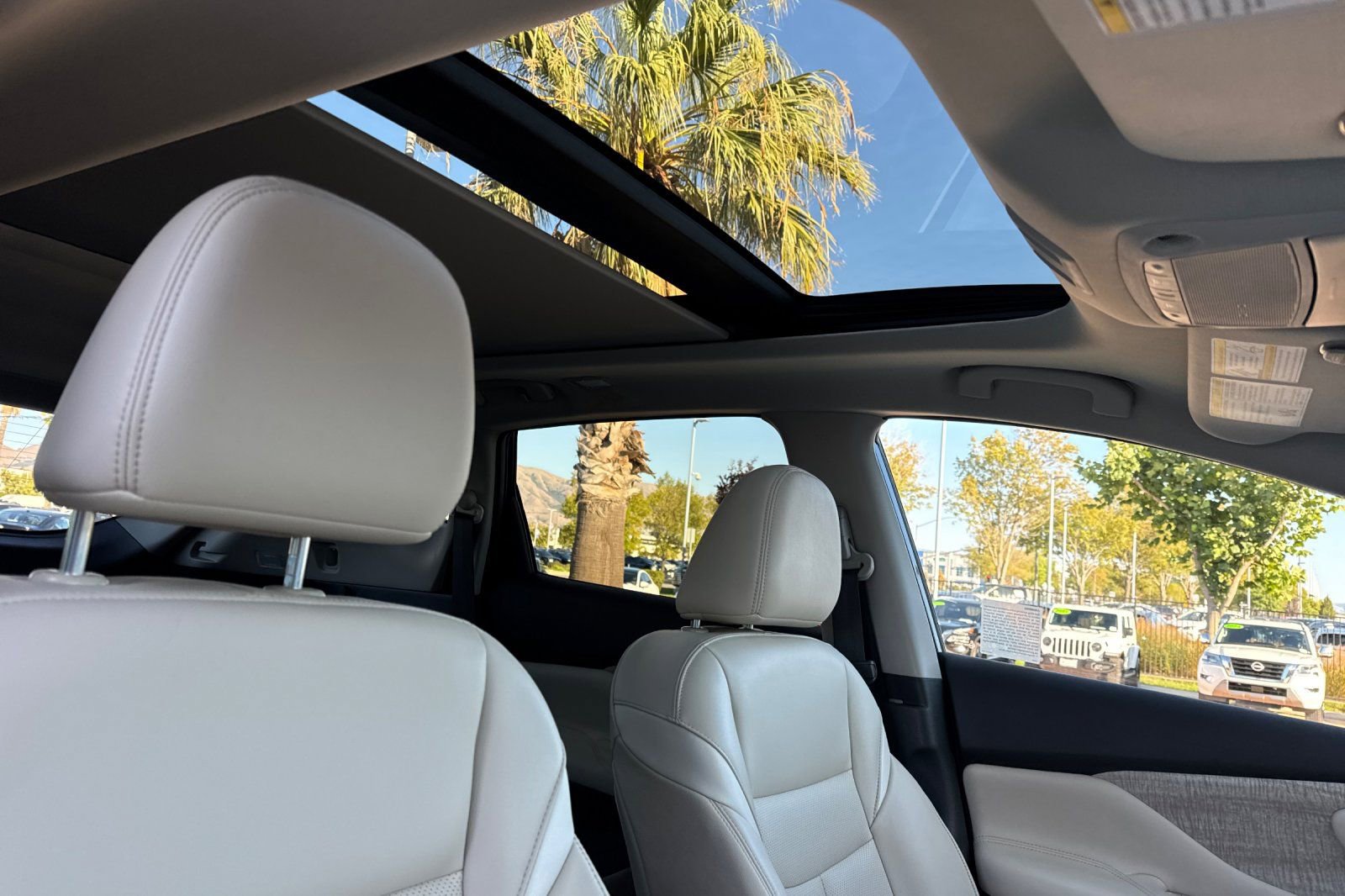 Used 2024 Nissan Murano SL image 17