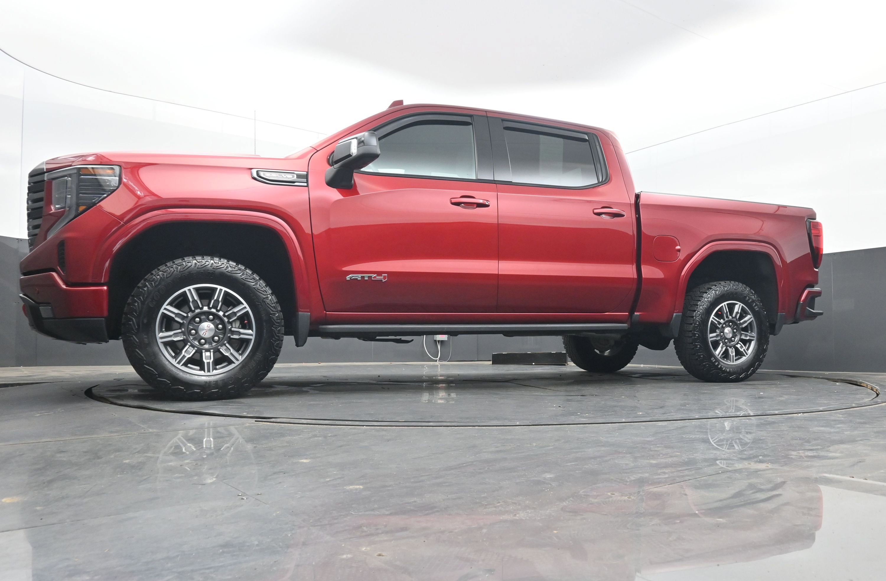 Used 2024 GMC Sierra 1500 AT4 w/ Technology Package image 29