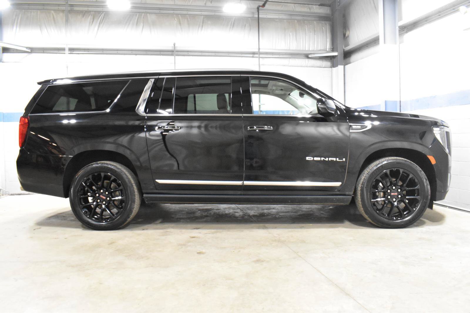 Used 2023 GMC Yukon XL Denali w/ Max Trailering Package image 34