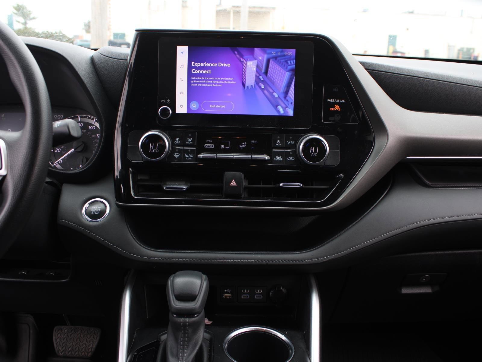 Used 2023 Toyota Highlander L FWD image 11