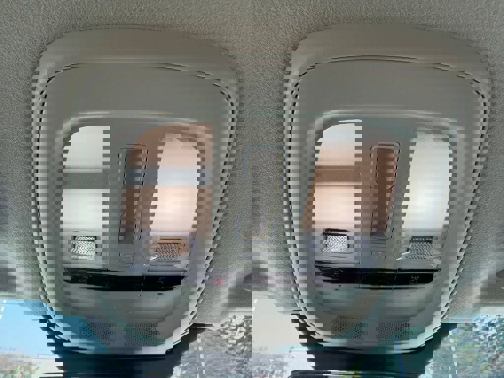 Used 2024 Volvo XC90 T8 Ultimate w/ Lounge Package image 20