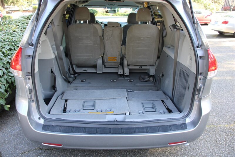 Used 2011 Toyota Sienna LE image 18
