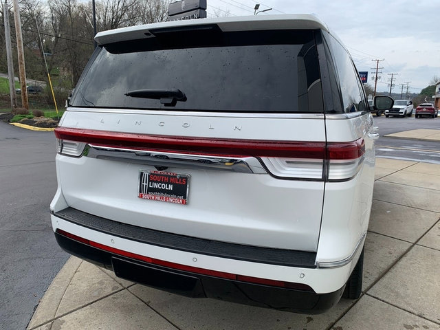 Certified 2023 Lincoln Navigator Reserve w/ Monochromatic Package AWD/4WD image 5