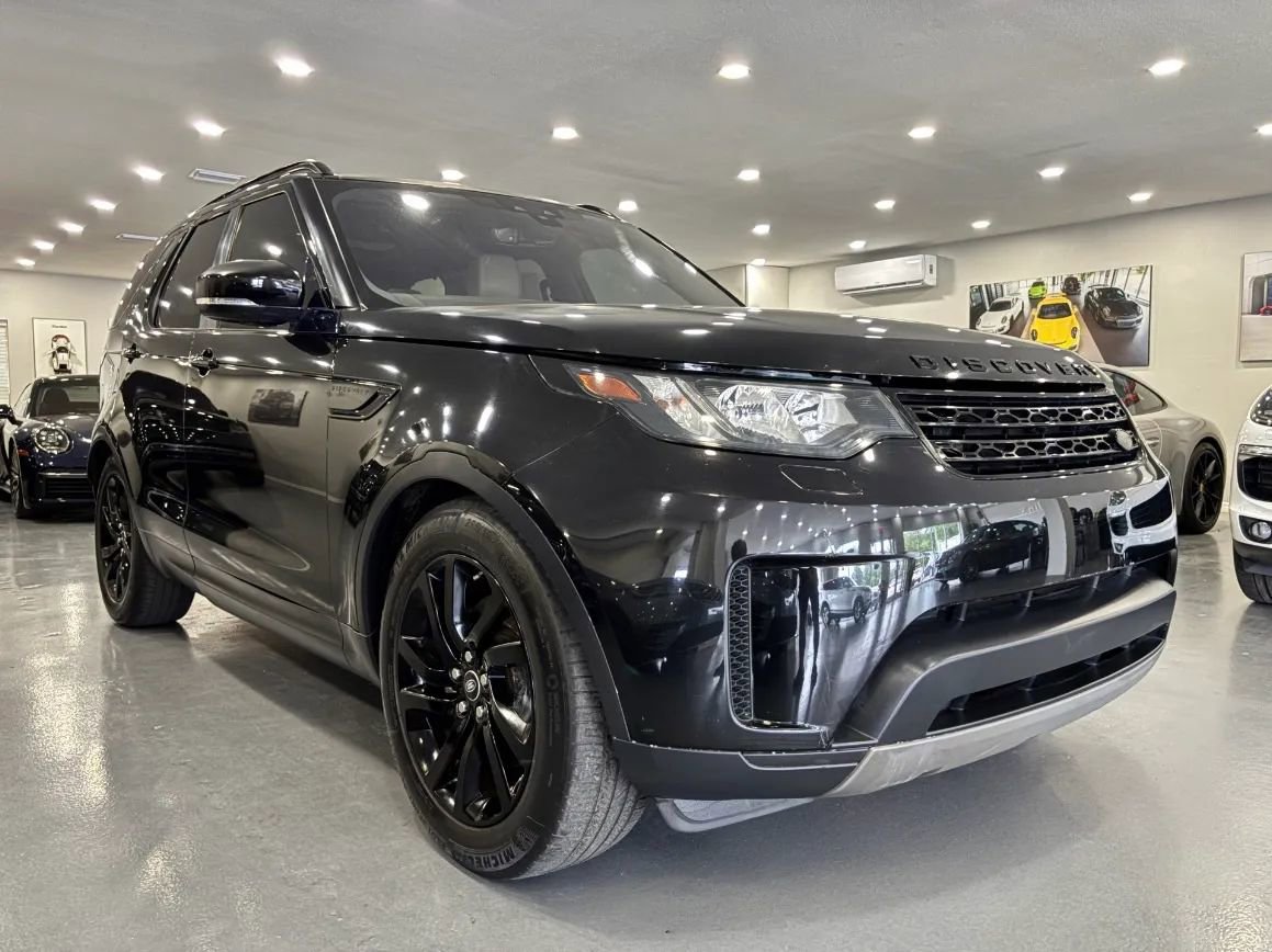 Used 2017 Land Rover Discovery SE AWD/4WD image 1
