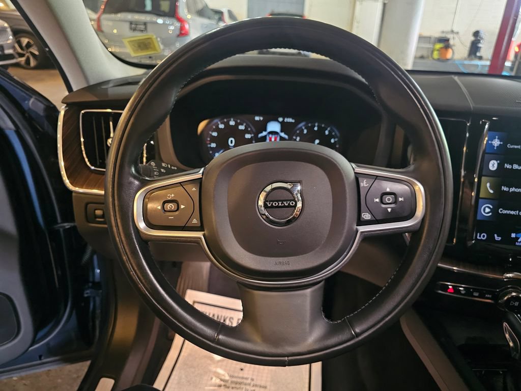 Used 2021 Volvo XC60 T5 Momentum w/ Premium Package AWD/4WD image 18