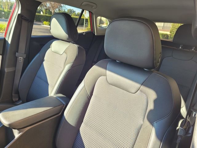 Used 2025 Chevrolet Trax LT w/ LT Convenience Package image 12