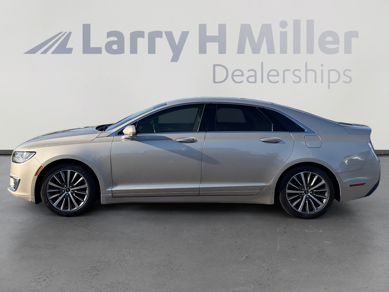 Used 2017 Lincoln MKZ Select w/ Select Plus Package FWD image 2
