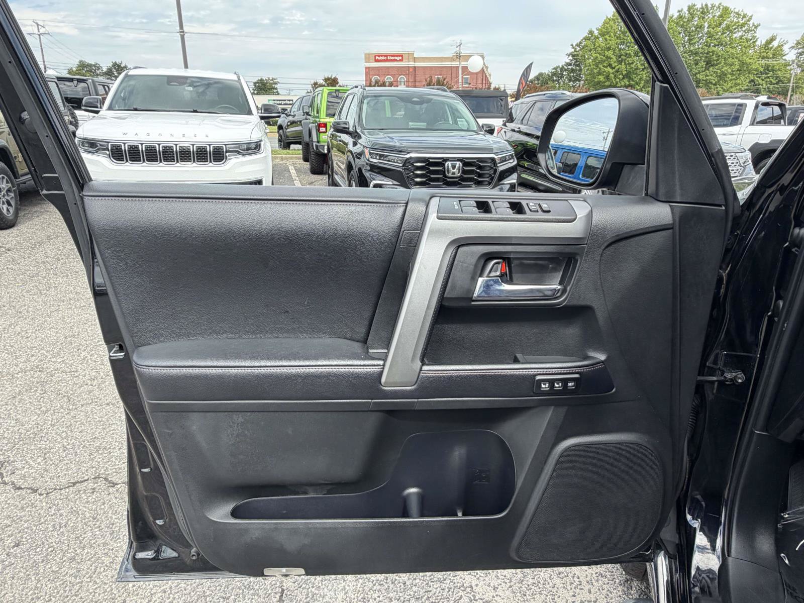 Used 2017 Toyota 4Runner Limited AWD/4WD image 22