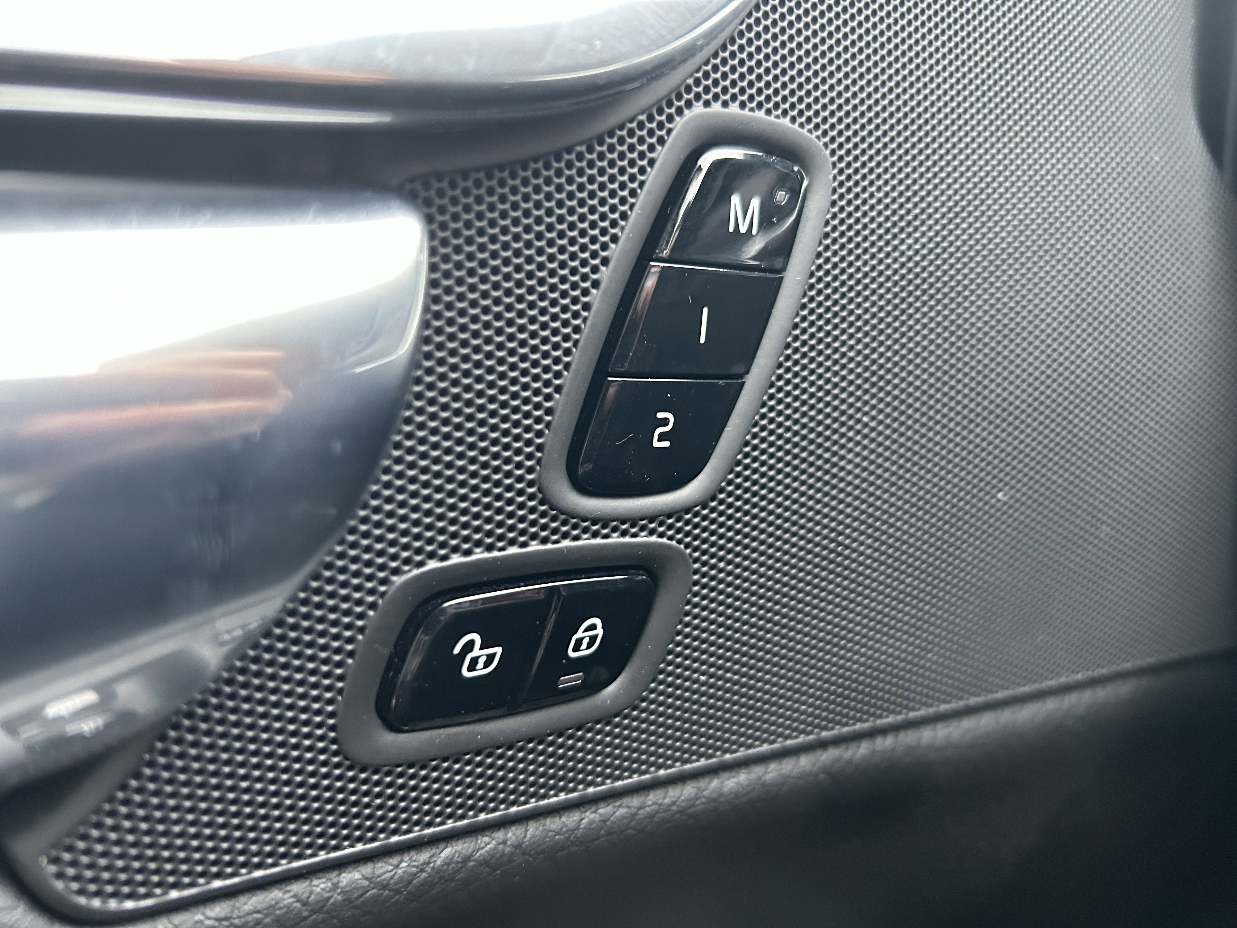 Used 2018 Volvo V90 T5 Cross Country w/ Plus Package image 17