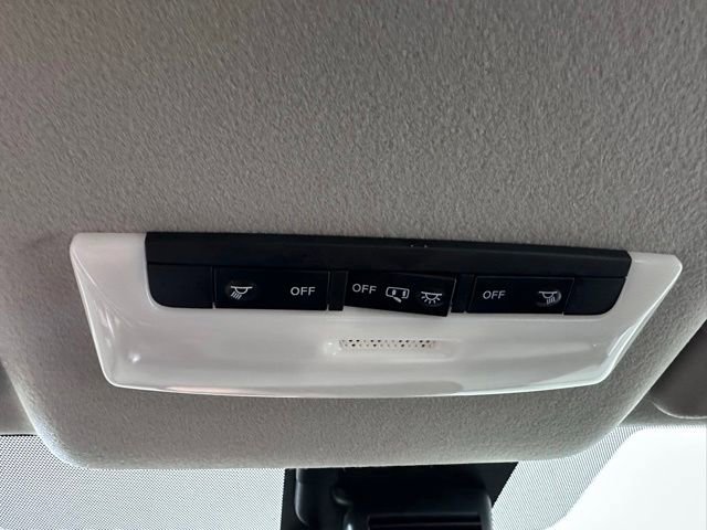 Used 2020 Nissan Versa SV FWD image 29