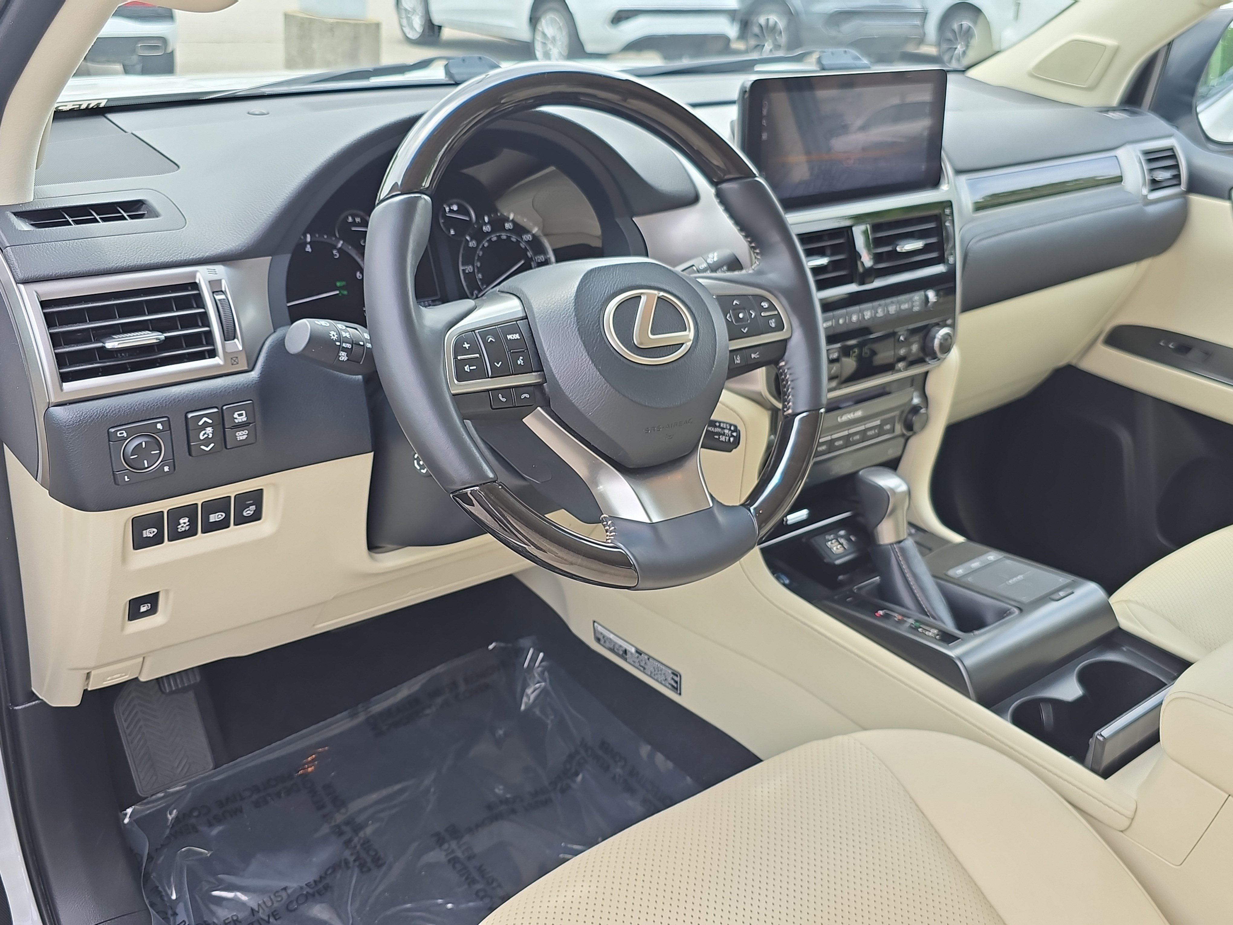 Used 2022 Lexus GX 460 Luxury w/ Accessory Package AWD/4WD image 16