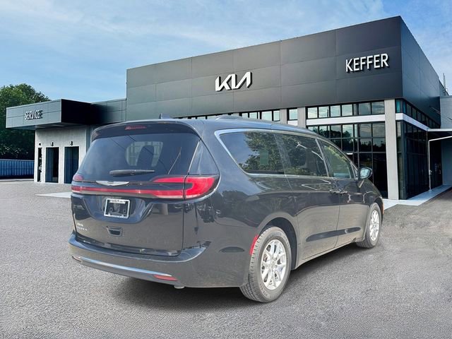 Used 2022 Chrysler Pacifica Touring-L FWD image 8