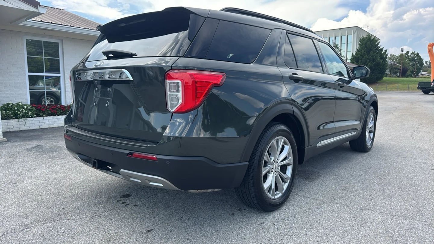 Used 2021 Ford Explorer XLT w/ Equipment Group 202A RWD image 5