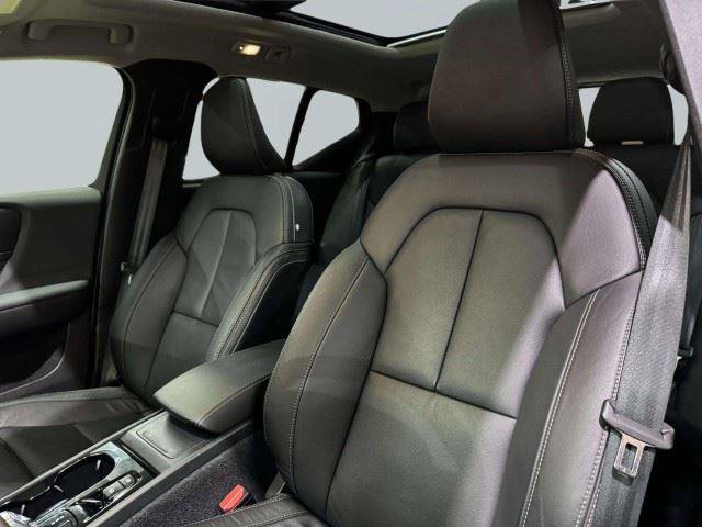 Used 2023 Volvo XC40 B5 Plus w/ Driver Assist Package AWD/4WD image 43