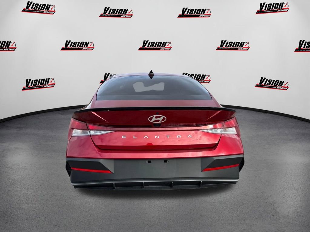 Used 2025 Hyundai Elantra Sport image 6