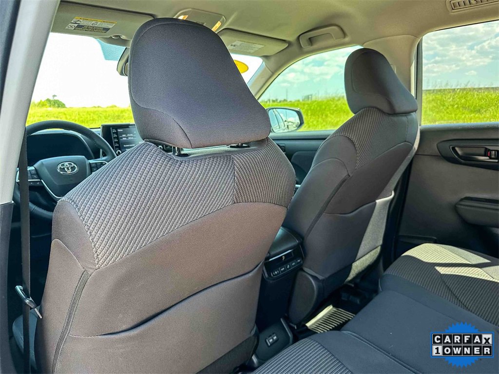 Used 2022 Toyota Highlander LE image 17