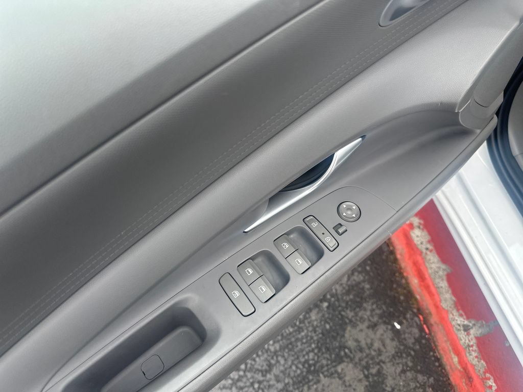 Used 2021 Hyundai Elantra SEL FWD image 11