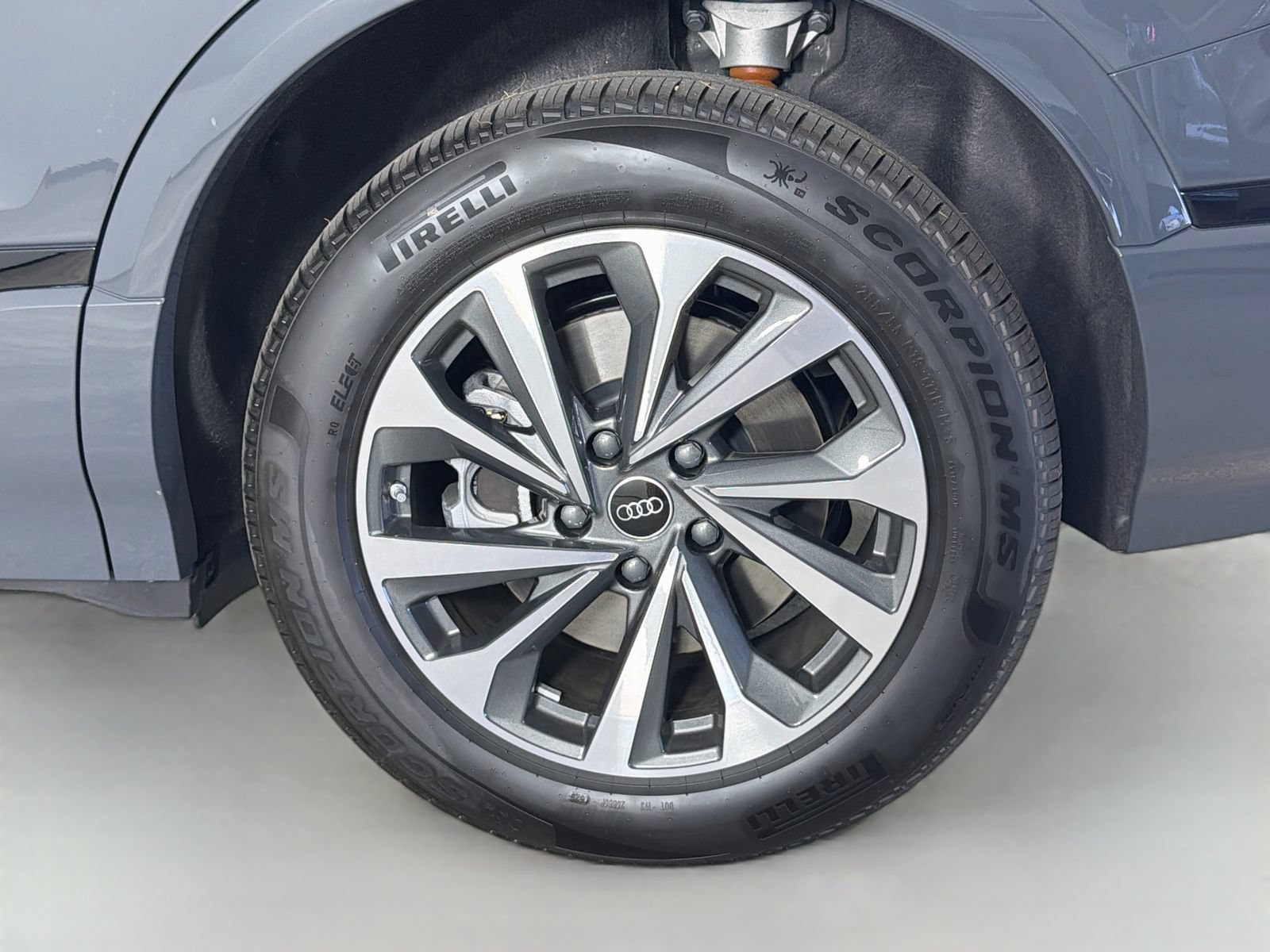 New 2027 Audi SQ6 e-tron Premium AWD/4WD image 31