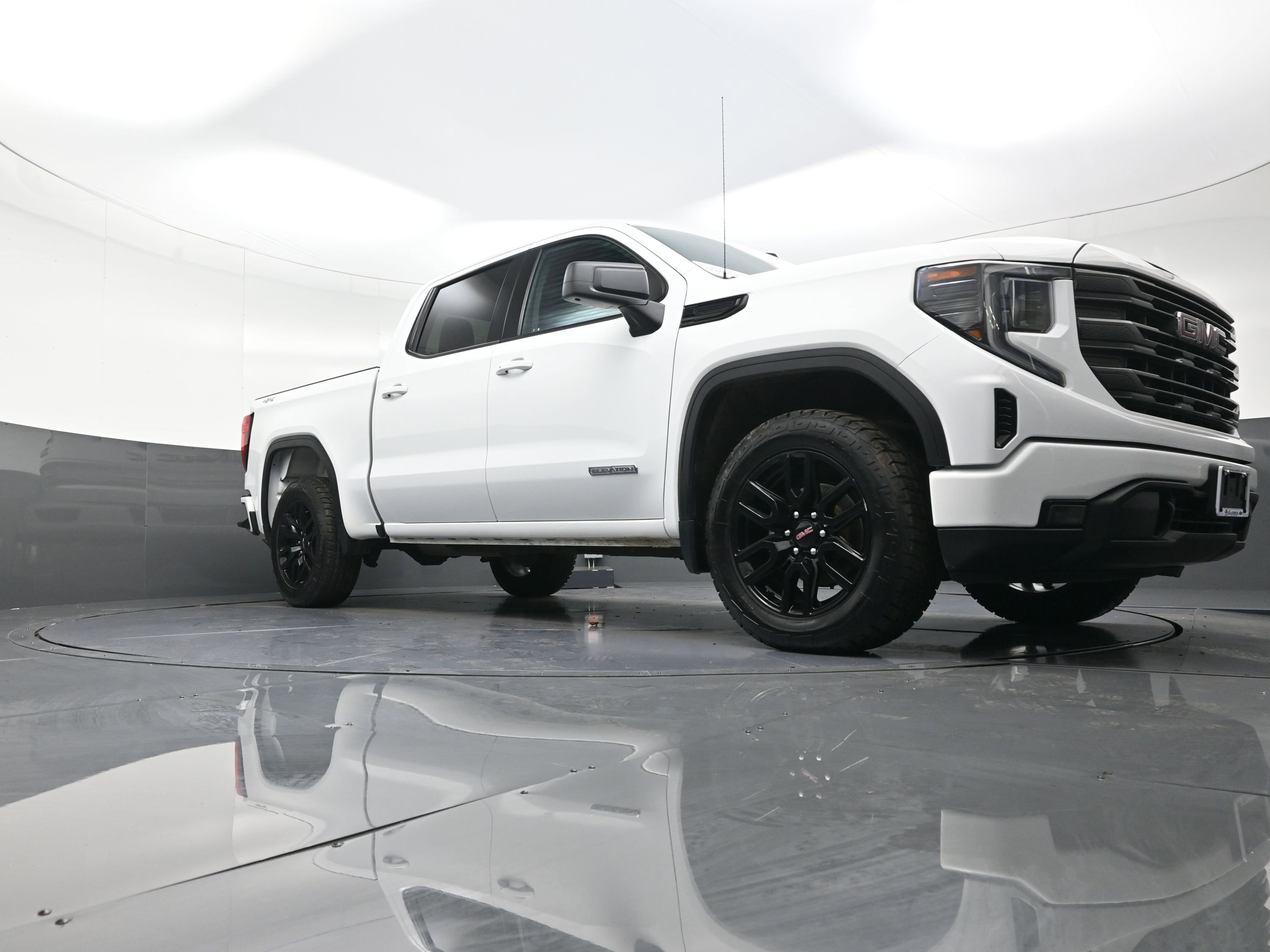 Used 2022 GMC Sierra 1500 Elevation image 9