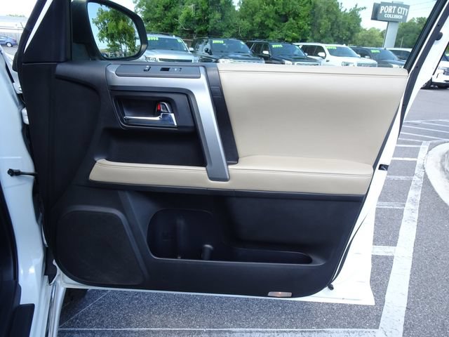 Used 2017 Toyota 4Runner Limited AWD/4WD image 18