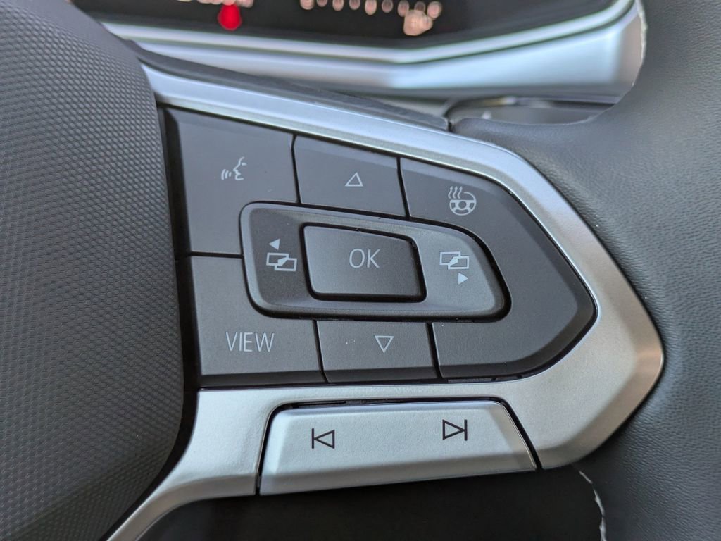 New 2026 Volkswagen Taos SE image 26