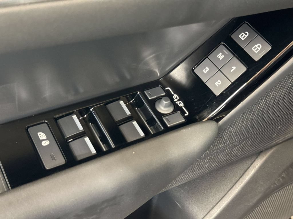 Used 2026 Land Rover Range Rover Velar S AWD/4WD image 16