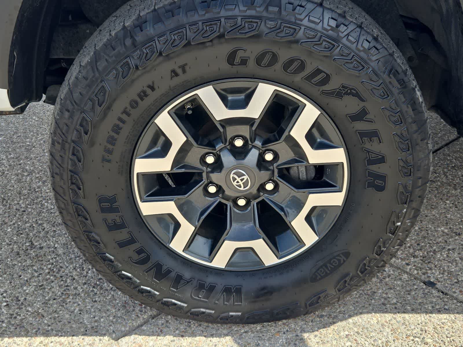 Used 2020 Toyota Tacoma TRD Off-Road AWD/4WD image 14