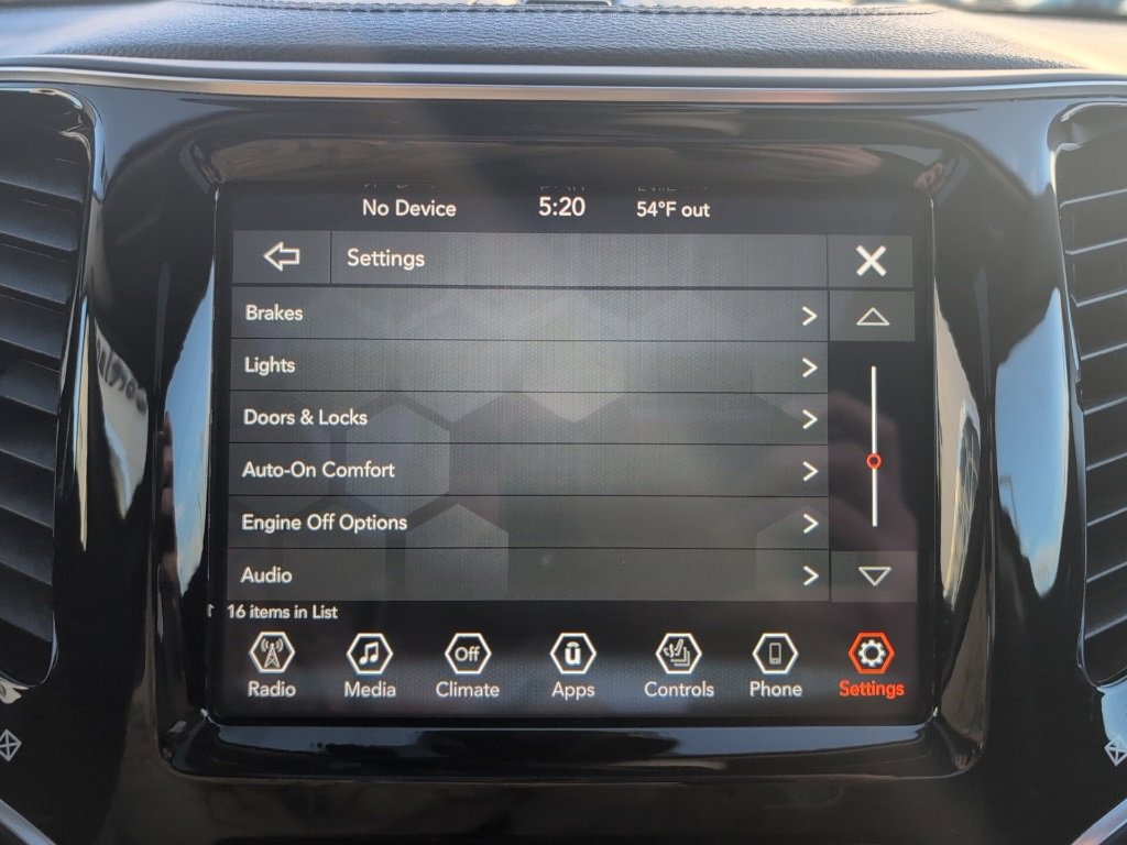 Used 2022 Jeep Cherokee Limited image 41