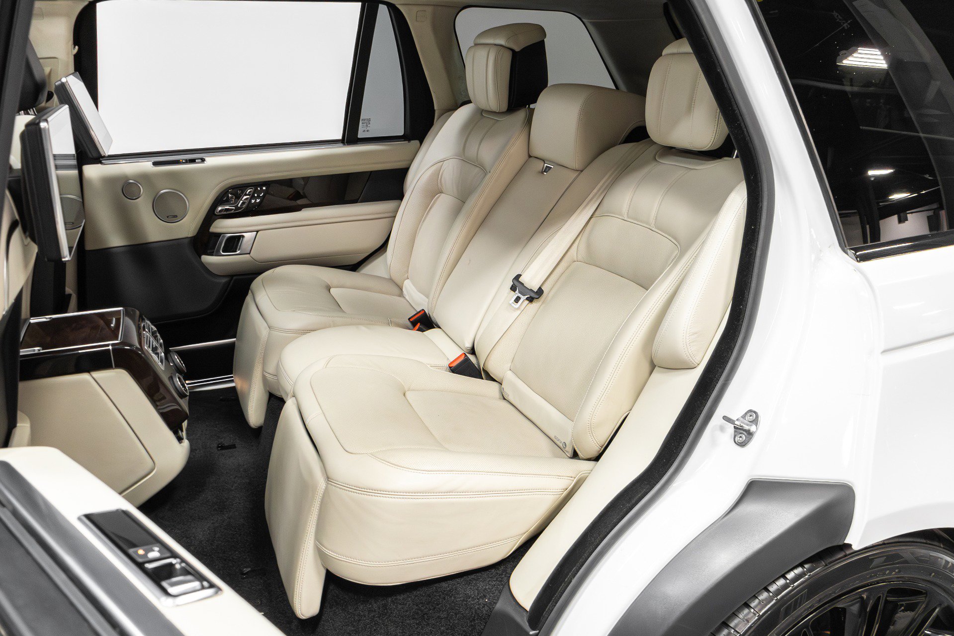 Used 2019 Land Rover Range Rover Long Wheelbase Autobiography image 35