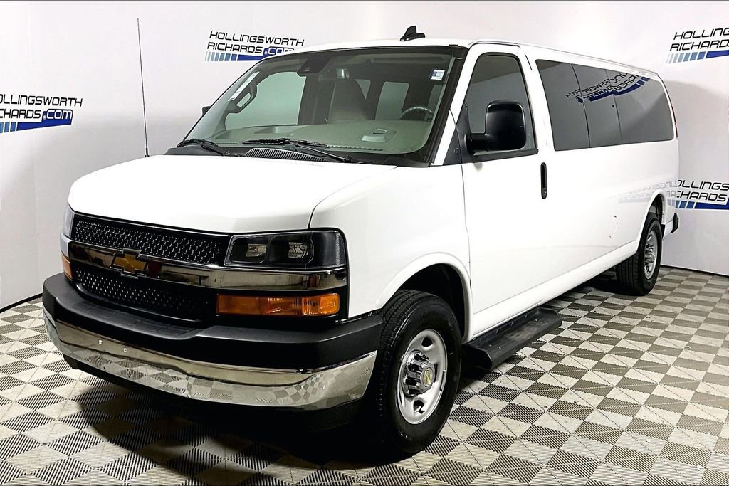 Used 2025 Chevrolet Express 3500 LT w/ LT Preferred Equipment Group RWD image 1
