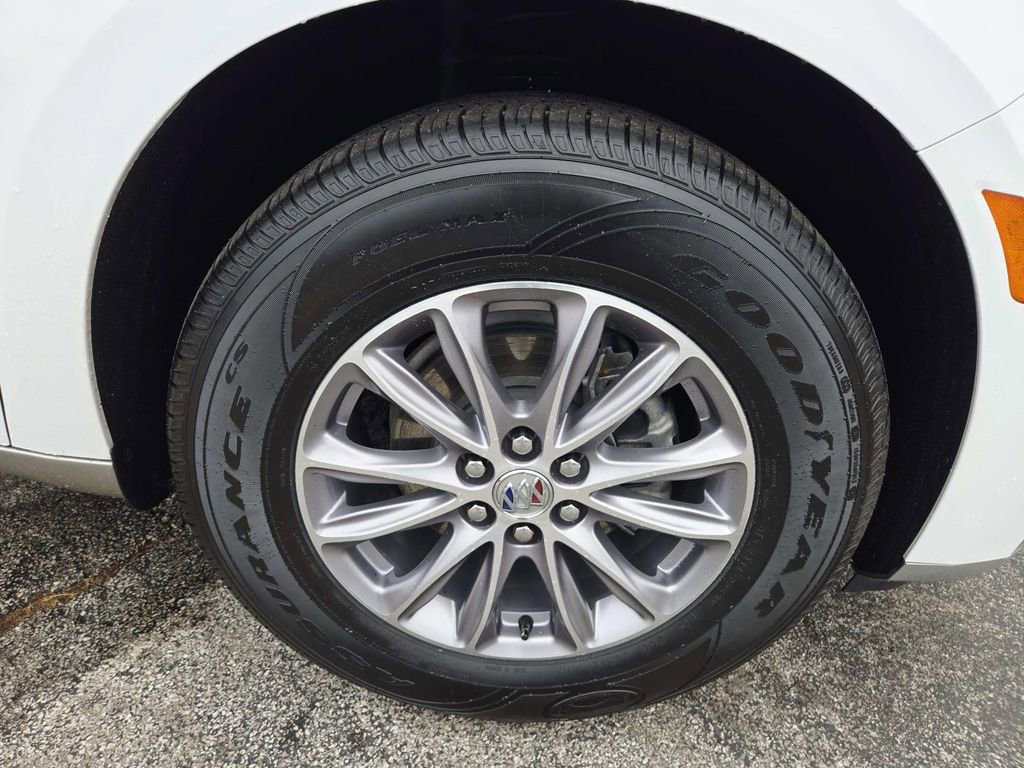 Used 2023 Buick Enclave Essence image 18