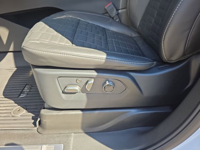 Used 2026 Cadillac Escalade V w/ LPO, ONYX Package image 28