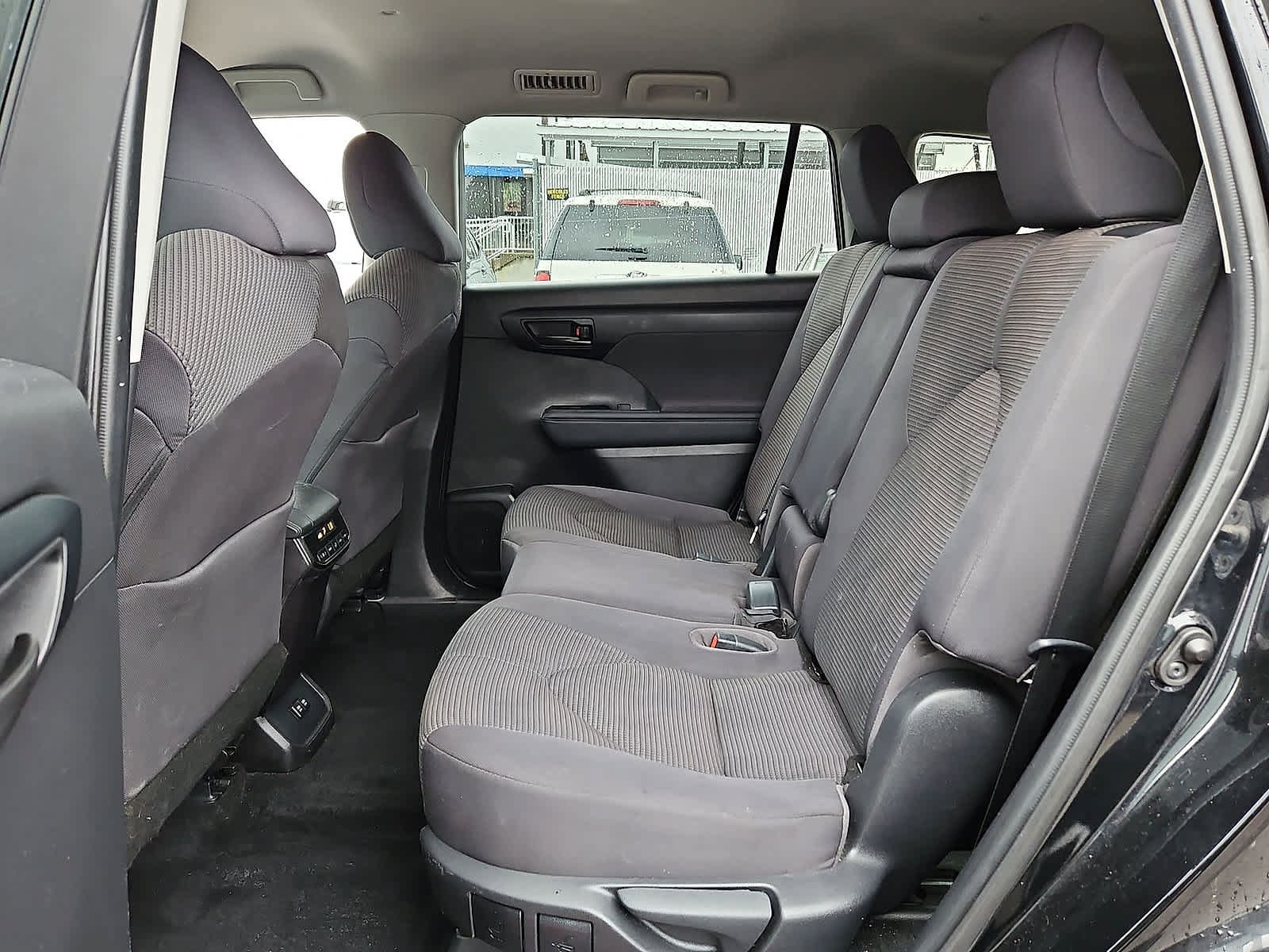 Used 2021 Toyota Highlander LE AWD/4WD image 29