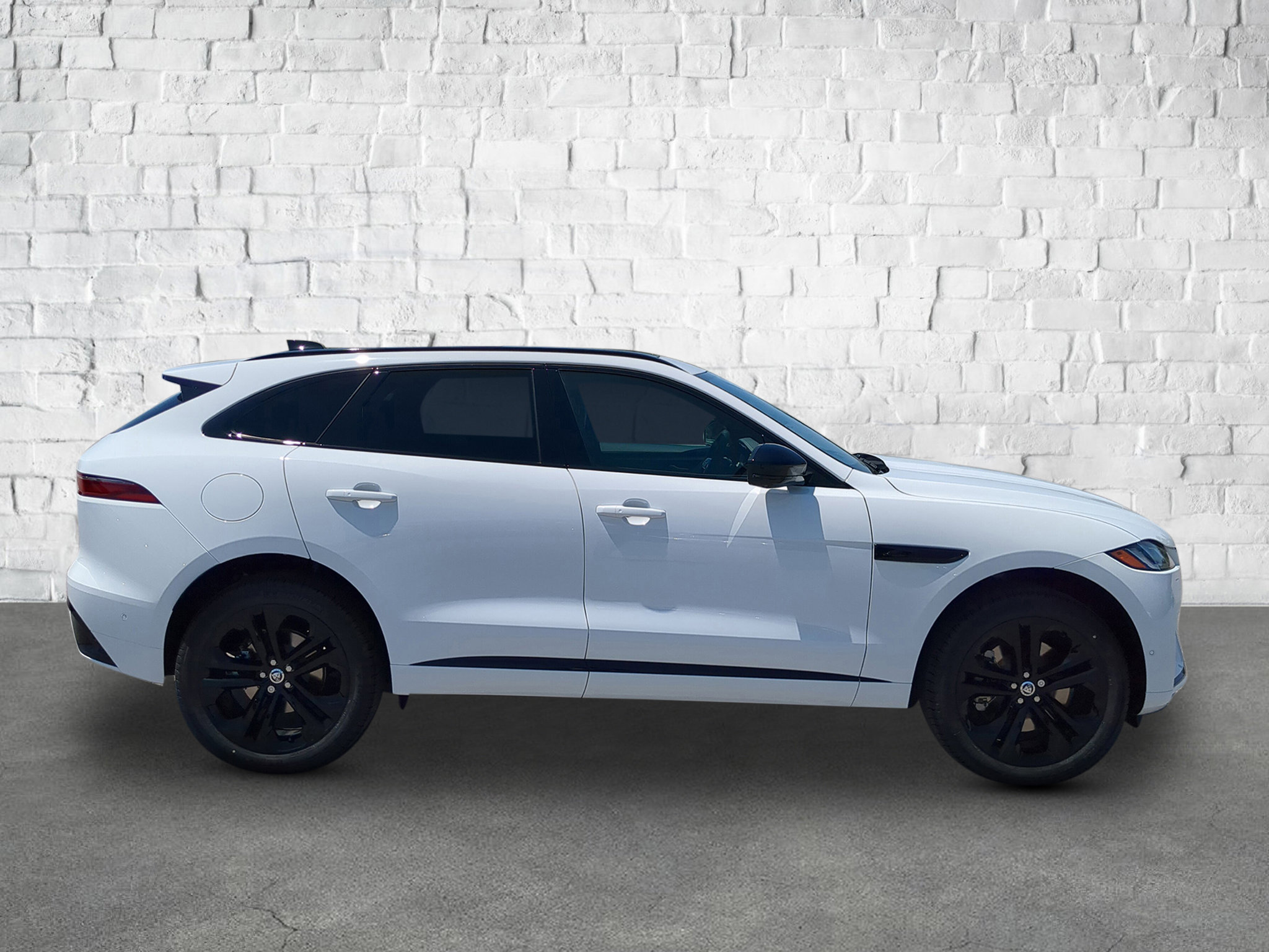 New 2026 Jaguar F-PACE R-Dynamic S image 4