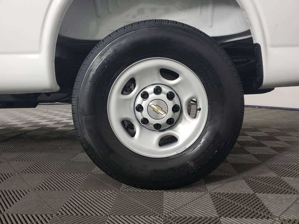 New 2026 Chevrolet Express 2500 w/ Driver Convenience Package RWD image 28