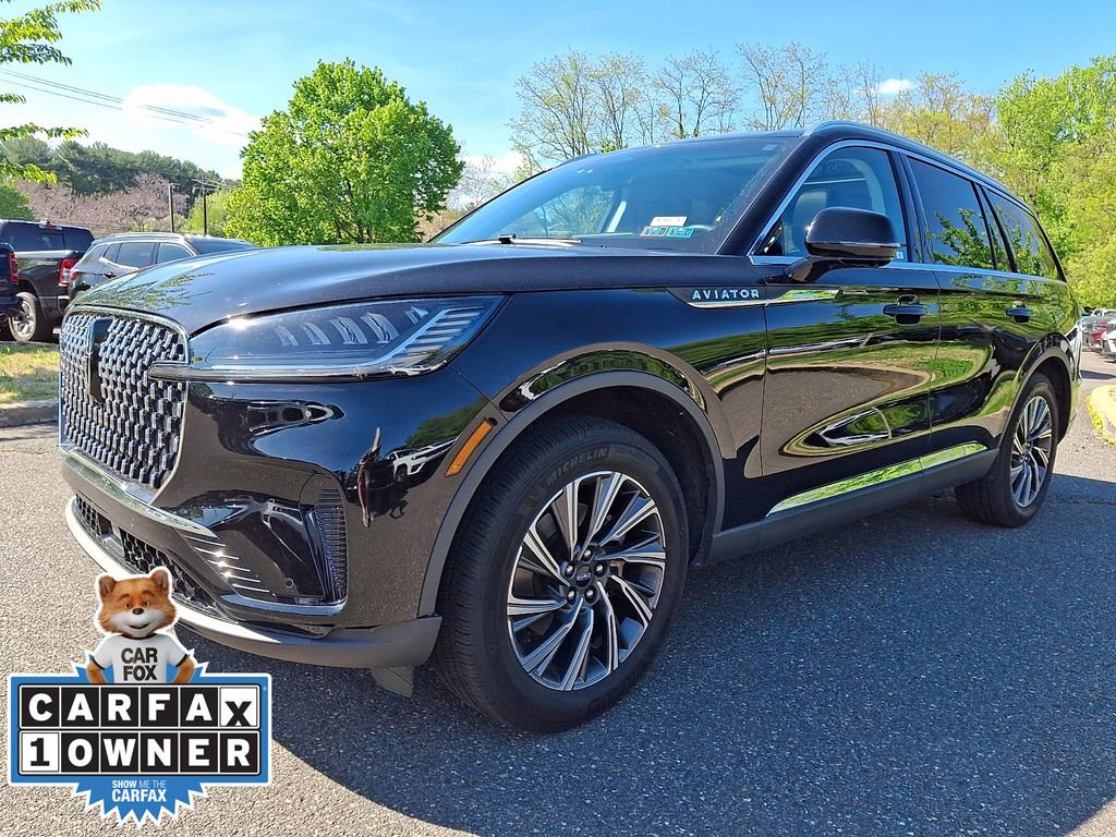 Used 2025 Lincoln Aviator AWD image 3