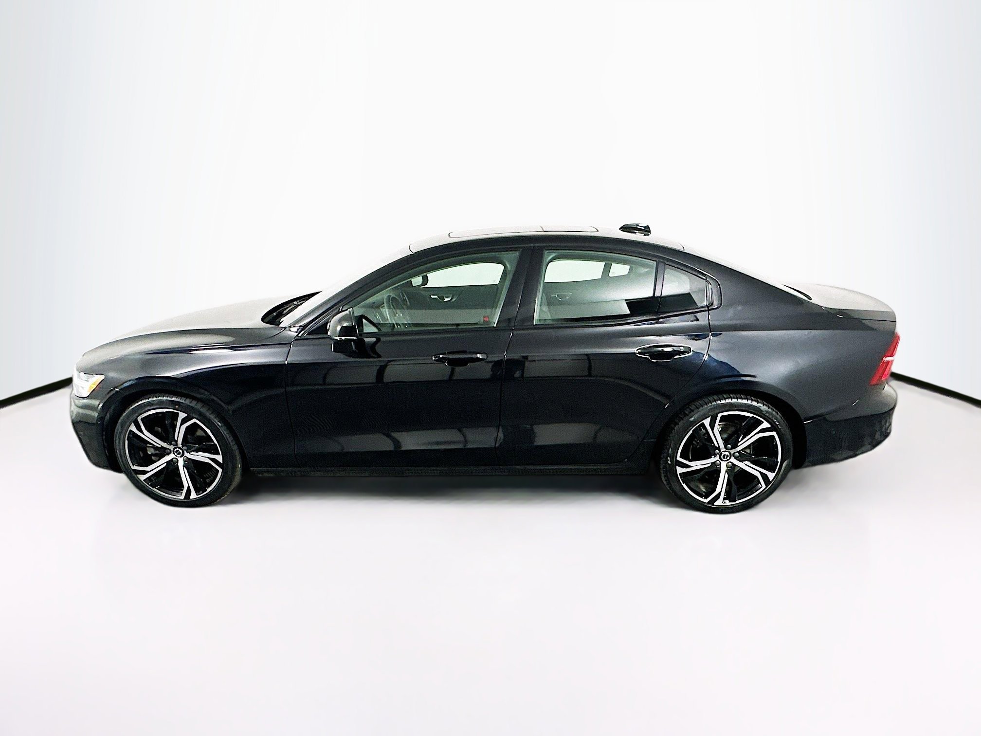 Used 2024 Volvo S60 B5 Plus image 4