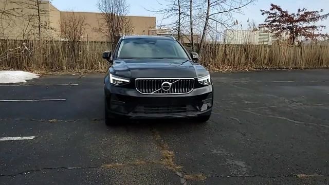 Used 2025 Volvo XC40 B5 Core image 4