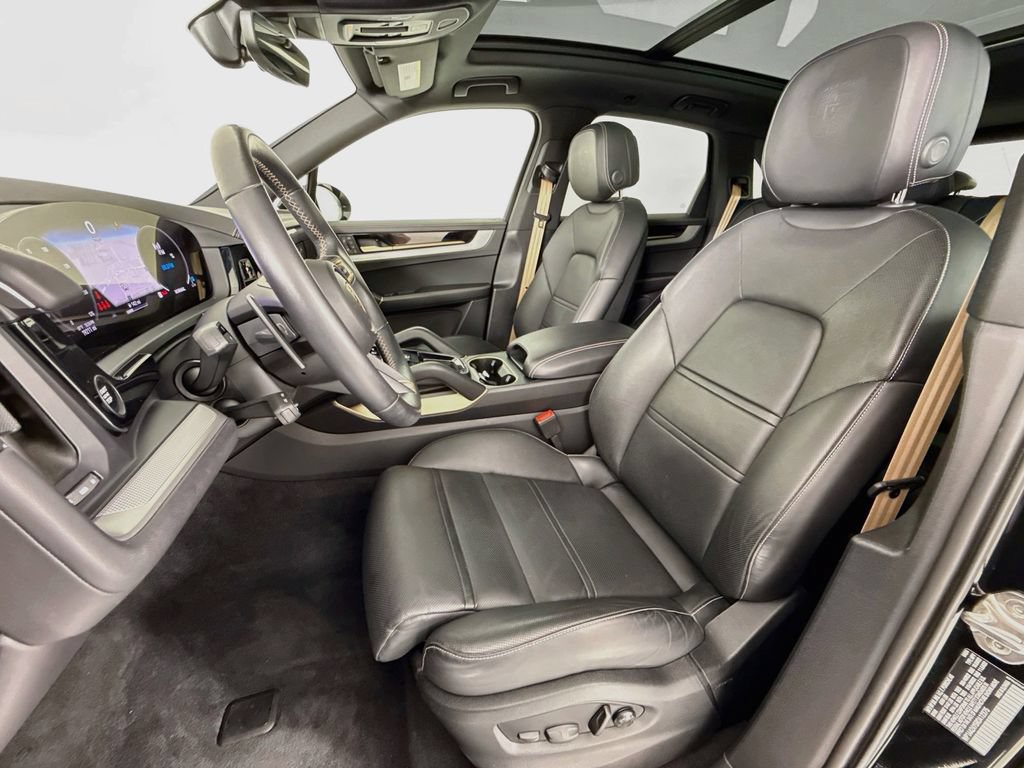 Certified 2024 Porsche Cayenne AWD/4WD image 5