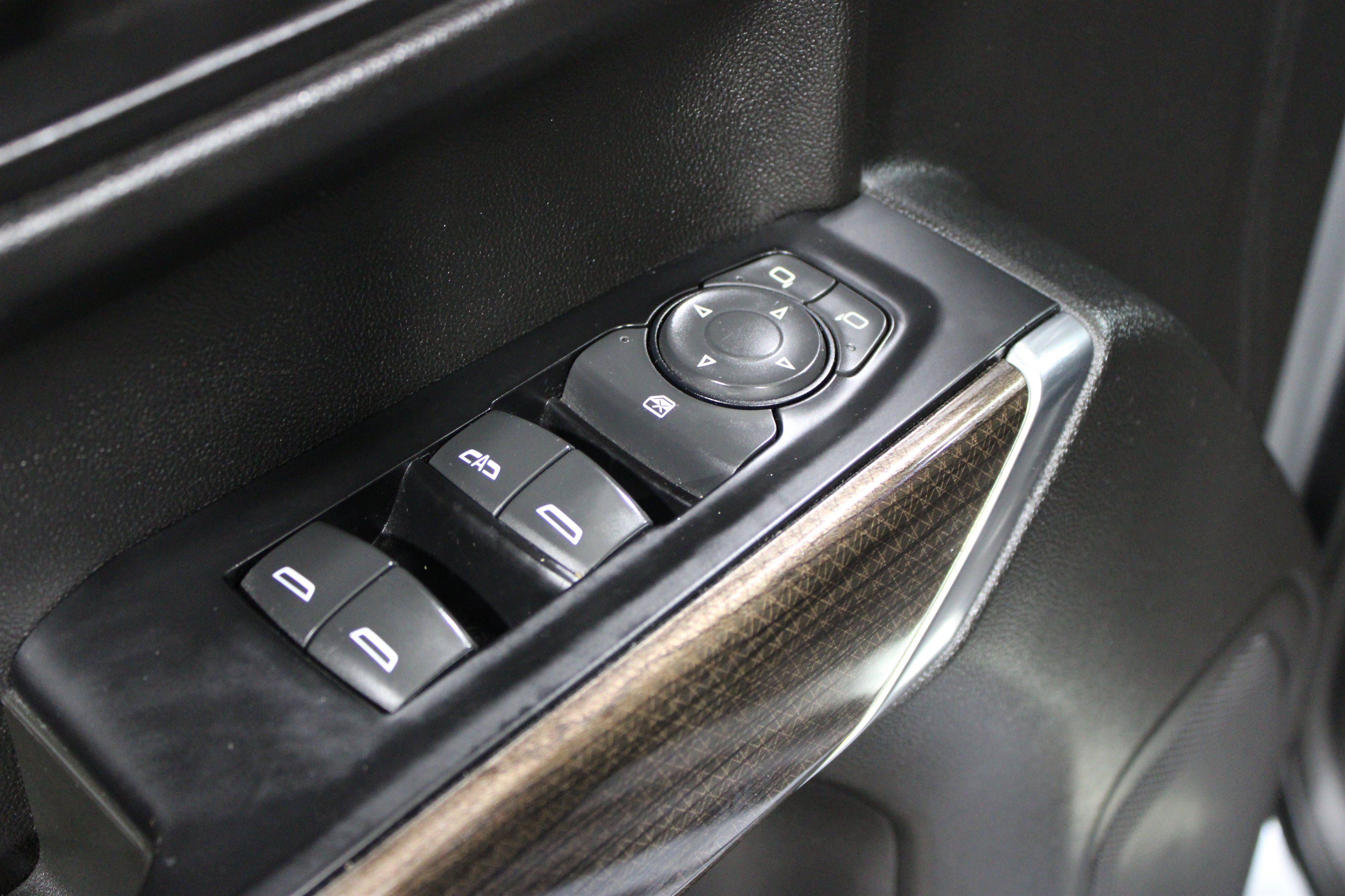 Used 2020 Chevrolet Silverado 1500 LT RWD image 6